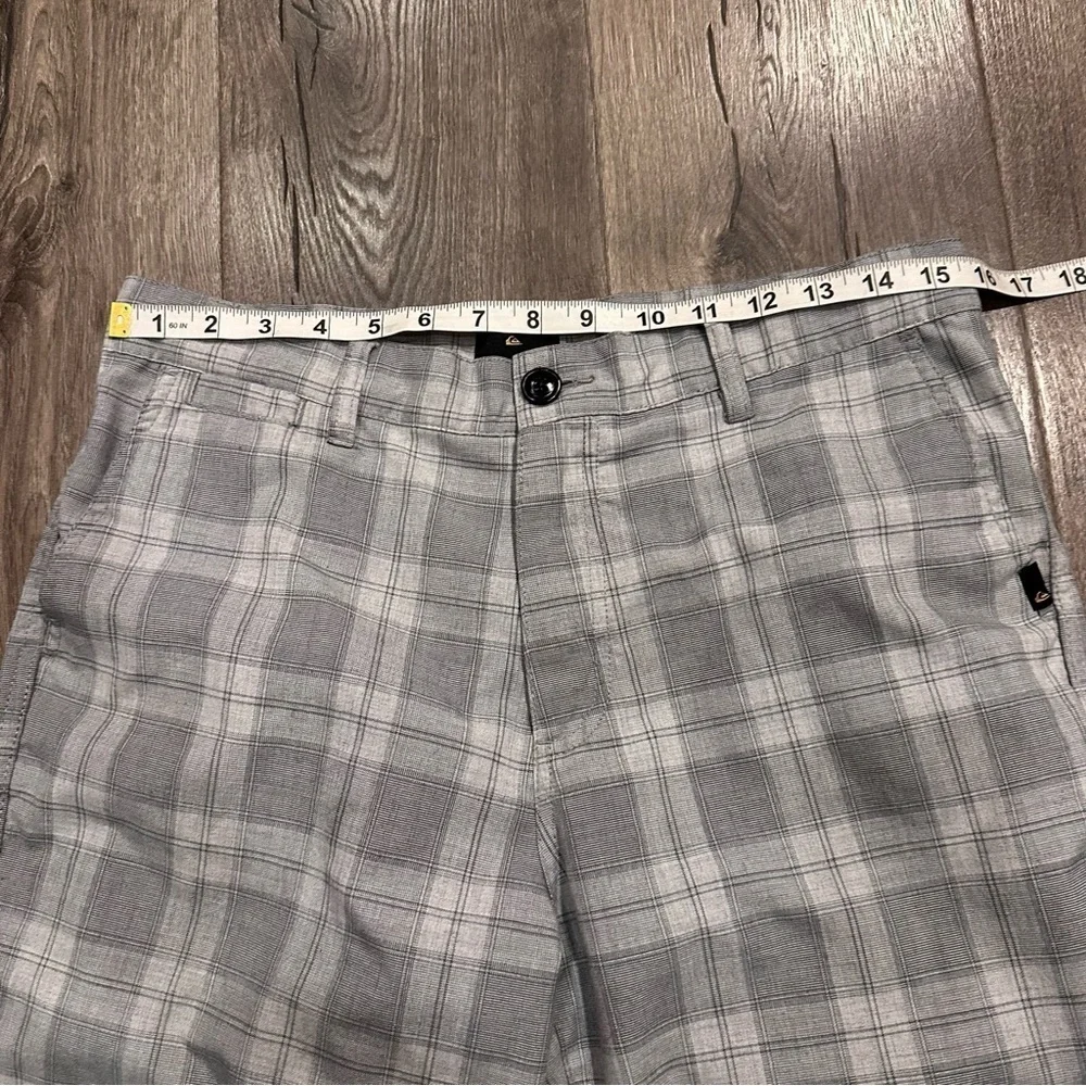 Quiksilver Gray Plaid Casual Beach Golf Chino Shorts Men’s 30 Preppy Vacation